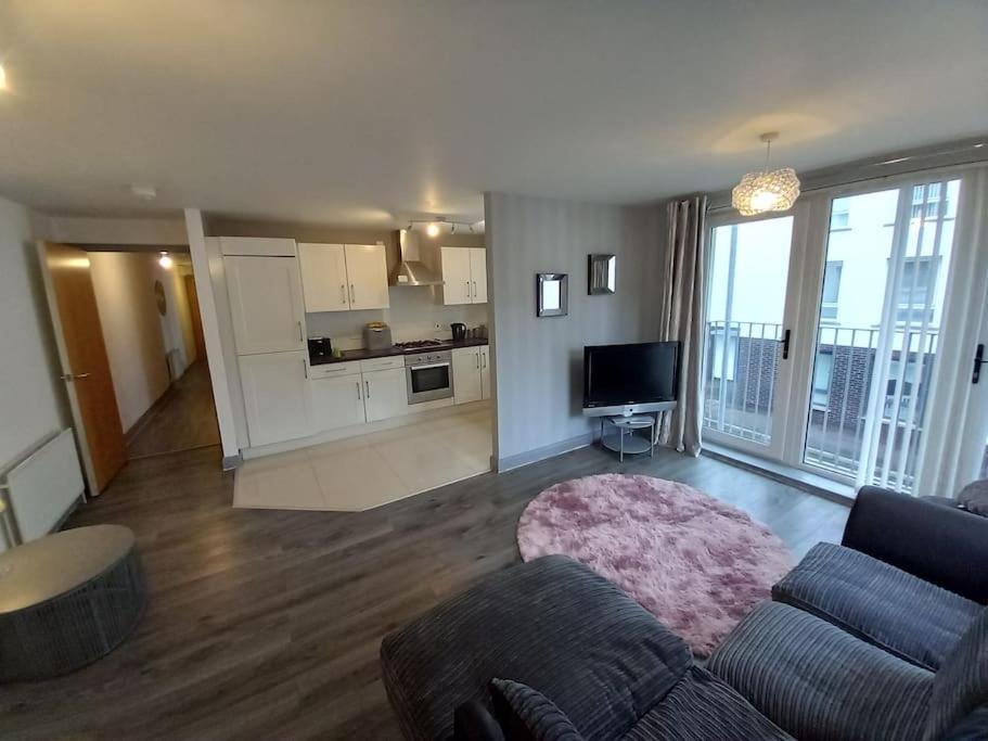 Modern 2-Bedroom City Apartment With Free Parking Belfast Kültér fotó