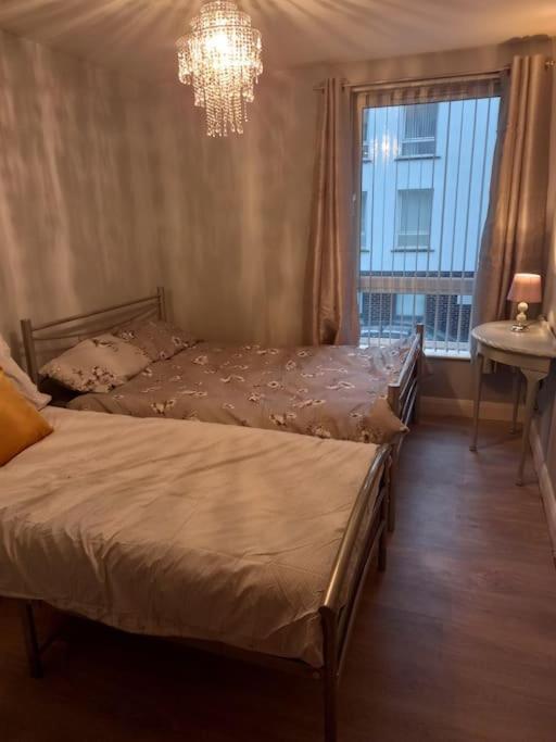 Modern 2-Bedroom City Apartment With Free Parking Belfast Kültér fotó