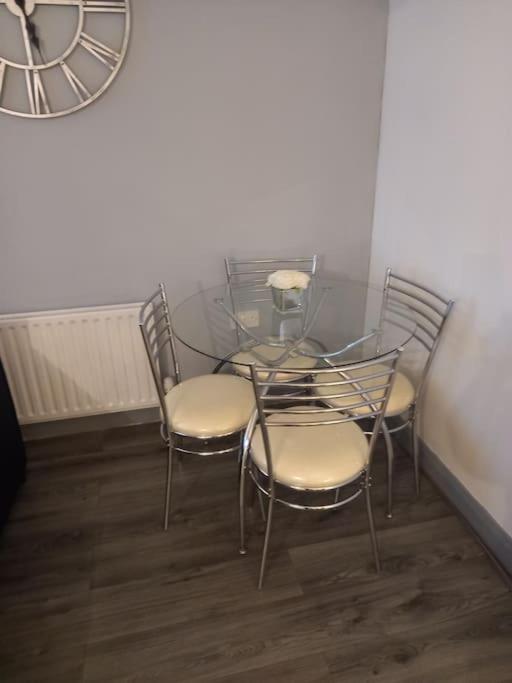 Modern 2-Bedroom City Apartment With Free Parking Belfast Kültér fotó