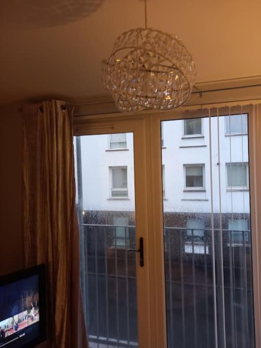 Modern 2-Bedroom City Apartment With Free Parking Belfast Kültér fotó