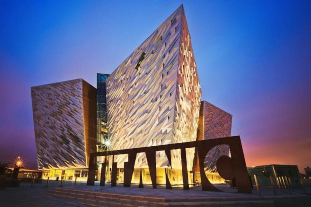 Modern 2-Bedroom City Apartment With Free Parking Belfast Kültér fotó