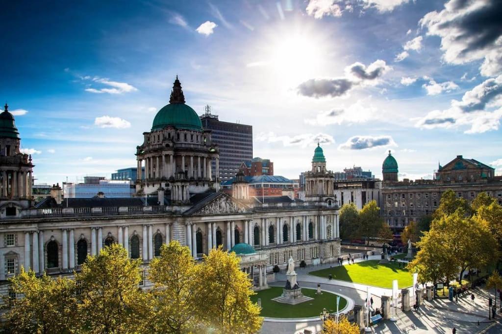 Modern 2-Bedroom City Apartment With Free Parking Belfast Kültér fotó