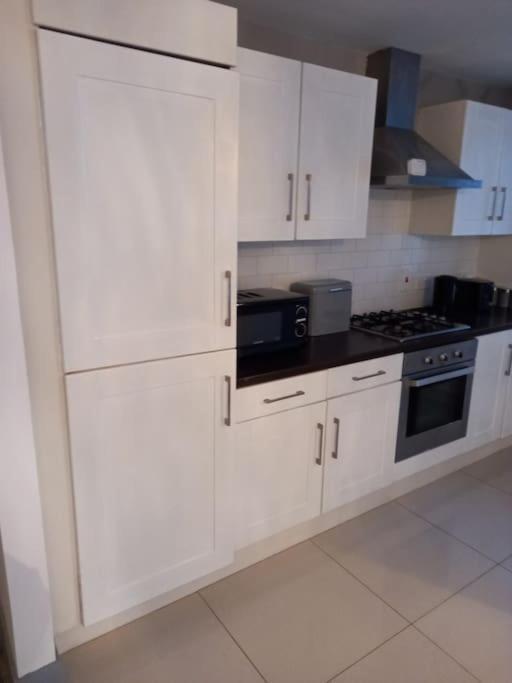 Modern 2-Bedroom City Apartment With Free Parking Belfast Kültér fotó