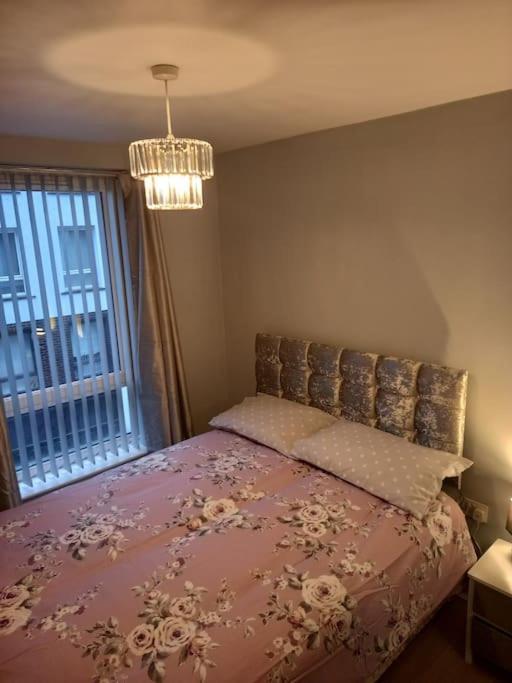 Modern 2-Bedroom City Apartment With Free Parking Belfast Kültér fotó