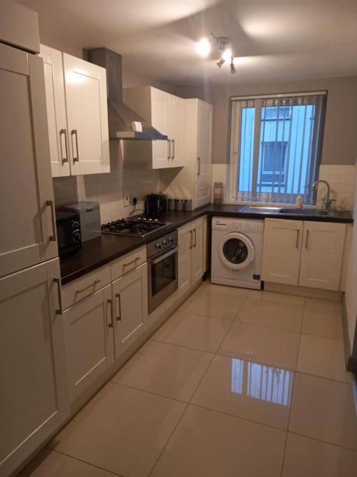 Modern 2-Bedroom City Apartment With Free Parking Belfast Kültér fotó