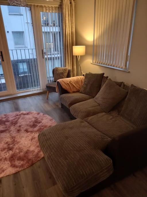 Modern 2-Bedroom City Apartment With Free Parking Belfast Kültér fotó