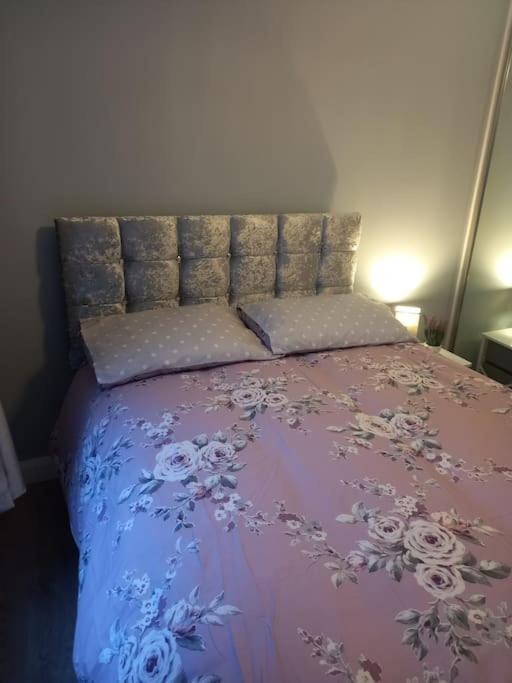 Modern 2-Bedroom City Apartment With Free Parking Belfast Kültér fotó